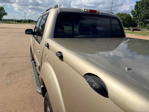 Used 2002 Ford Explorer Sport Trac 2WD image 9