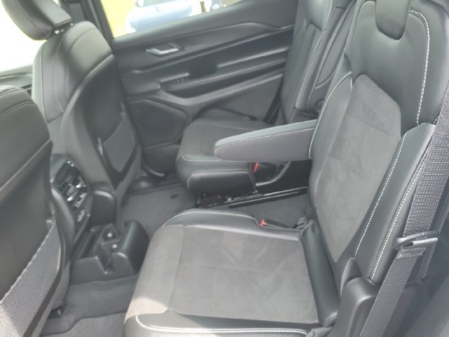 Used 2025 Jeep Grand Cherokee L Altitude AWD/4WD image 25
