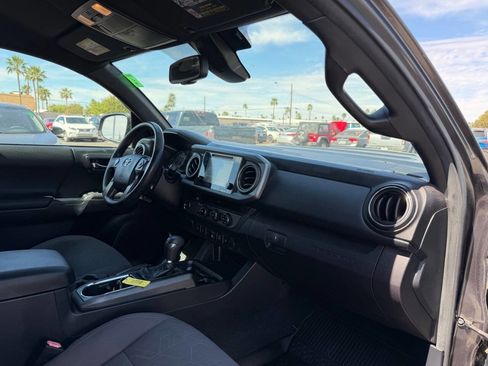 Used 2018 Toyota Tacoma TRD Sport w/ Technology Package image 25