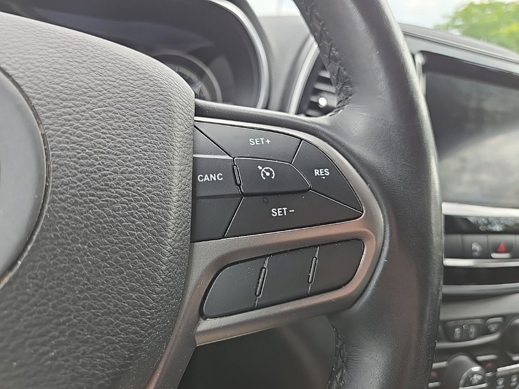 Used 2019 Jeep Cherokee Limited AWD/4WD image 18