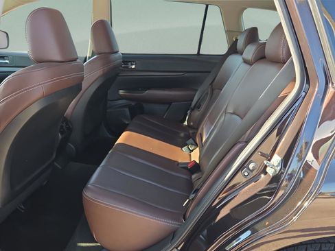 Used 2013 Subaru Outback 2.5i Limited w/ Special Appearance Pkg image 11