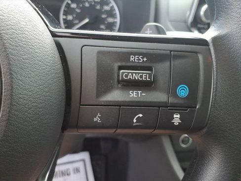 Used 2023 Nissan Rogue SV image 16