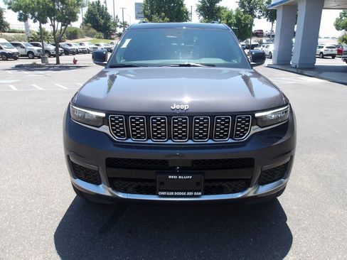 New 2025 Jeep Grand Cherokee L Summit w/ Luxury Tech Group V image 3