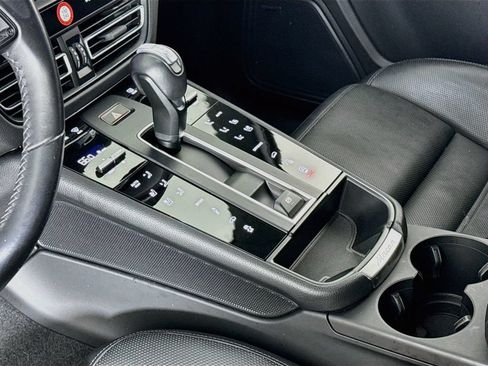 Certified 2024 Porsche Macan AWD/4WD image 21
