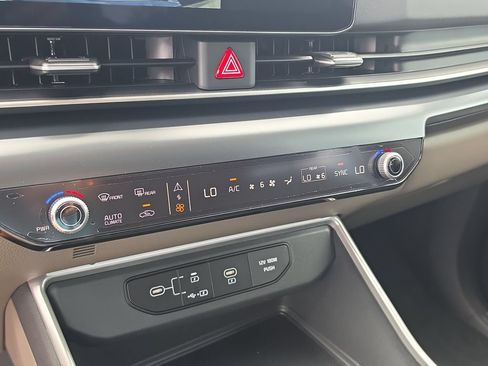 New 2027 Kia Carnival FWD image 25
