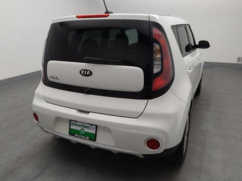 Used 2017 Kia Soul + image 7
