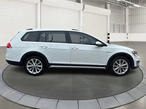 Used 2017 Volkswagen Golf Alltrack S AWD/4WD image 6