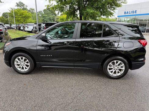 Used 2021 Chevrolet Equinox LS w/ LS Convenience Package AWD/4WD image 2