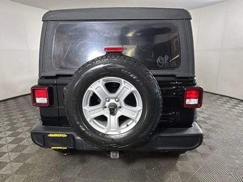Used 2018 Jeep Wrangler Unlimited Sport S AWD/4WD image 4