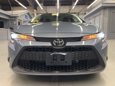 Used 2020 Toyota Corolla LE image 2