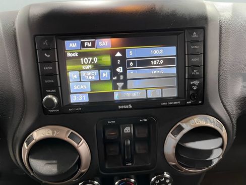 Used 2016 Jeep Wrangler Unlimited Sahara AWD/4WD image 17