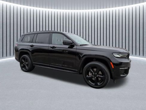 Used 2023 Jeep Grand Cherokee L Limited w/ Luxury Tech Group II image 3