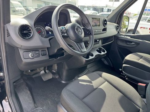 Used 2024 Mercedes-Benz Sprinter 2500 image 13