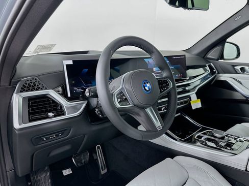 New 2026 BMW X5 xDrive50e image 9