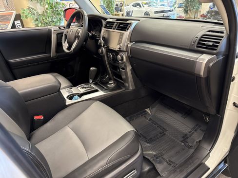 Used 2022 Toyota 4Runner SR5 Premium image 17