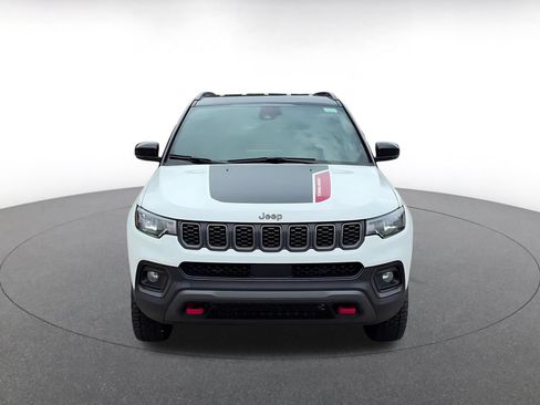Used 2025 Jeep Compass Trailhawk AWD/4WD image 4