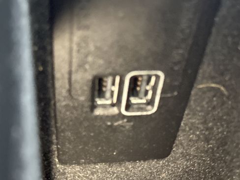 Used 2018 Volvo XC60 T5 Momentum w/ Convenience Package image 43