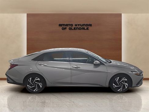 Certified 2025 Hyundai Elantra SEL image 7