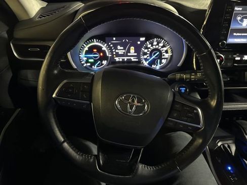 Used 2021 Toyota Highlander XLE image 17
