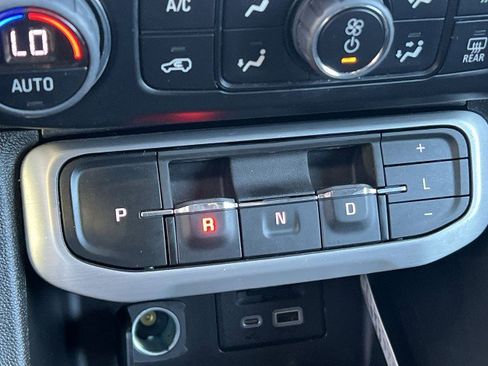 Used 2023 GMC Acadia SLE w/ Driver Convenience Package image 16