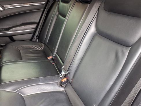 Used 2015 Chrysler 300 Limited image 7