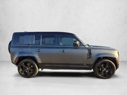 Used 2025 Land Rover Defender 110 V8 AWD/4WD image 4