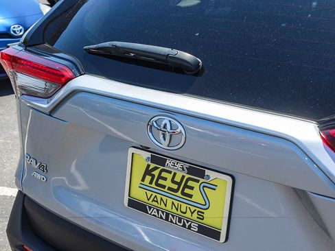 Used 2025 Toyota RAV4 XLE AWD/4WD image 11