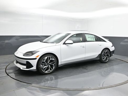 New 2025 Hyundai Ioniq 6 SEL RWD image 2