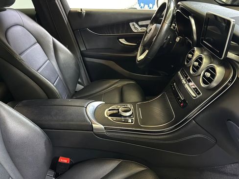 Used 2018 Mercedes-Benz GLC 300 4MATIC w/ Premium Package image 19