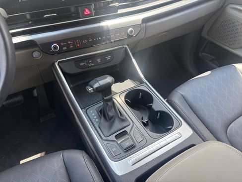 Used 2026 Kia Carnival FWD image 42
