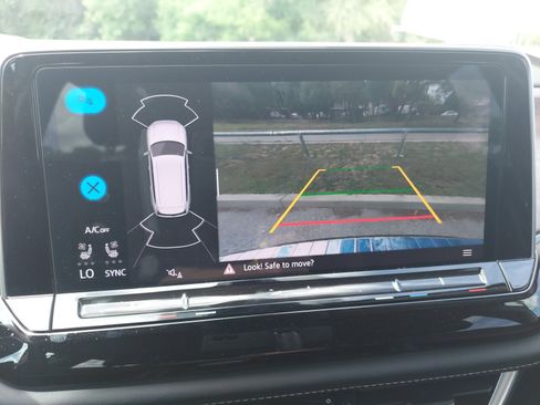 Used 2024 Volkswagen Atlas SE image 14