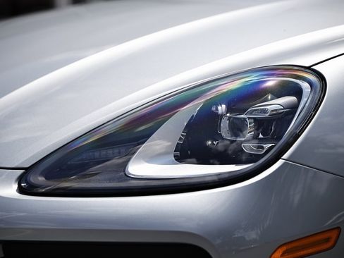 Used 2022 Porsche Cayenne Platinum Edition image 11