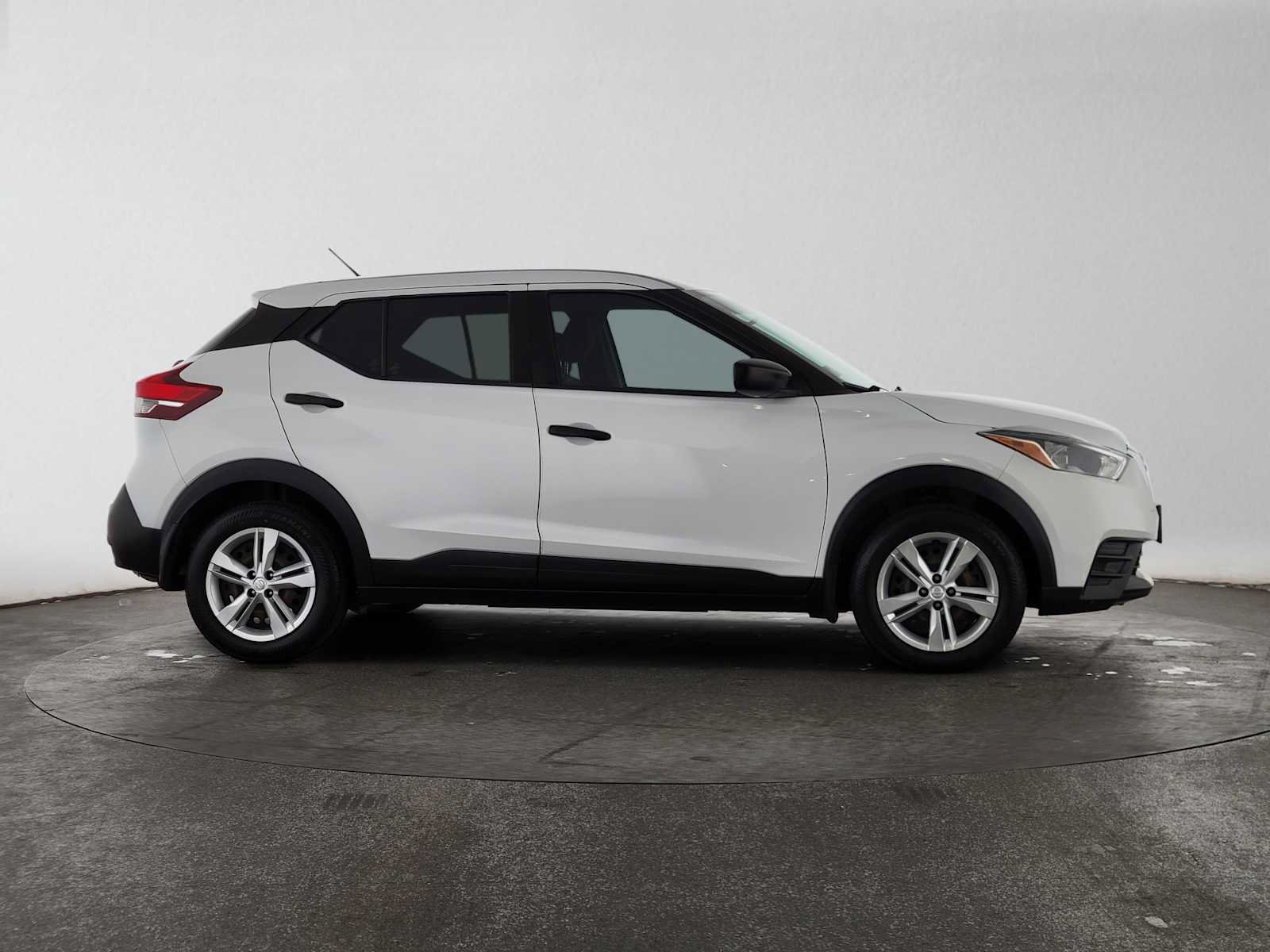 Used 2020 Nissan Kicks S FWD image 2
