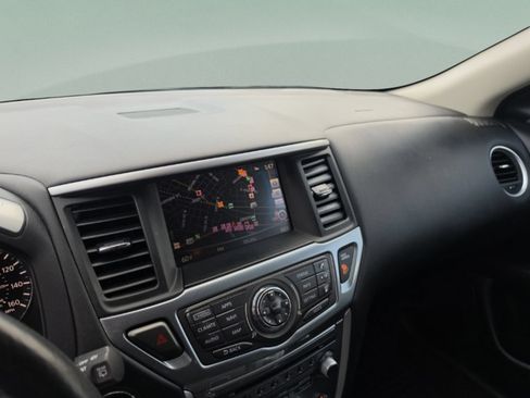 Used 2019 Nissan Pathfinder SL FWD image 24