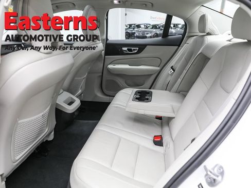 Used 2022 Volvo S60 B5 Momentum image 22