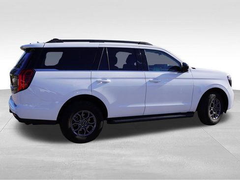 Certified 2025 Ford Expedition Active image 5