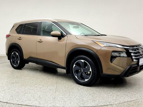 Used 2024 Nissan Rogue SV w/ SV Premium Package FWD image 3