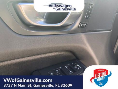 Used 2021 Volvo XC60 T5 Momentum w/ Protection Package Premier image 16