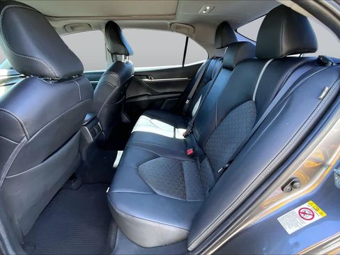 Used 2018 Toyota Camry XSE FWD image 19