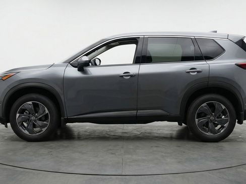 Used 2025 Nissan Rogue SV image 5