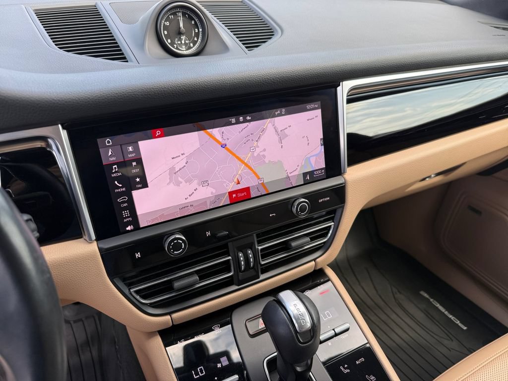 Used 2024 Porsche Macan w/ Premium Plus Package AWD/4WD image 20