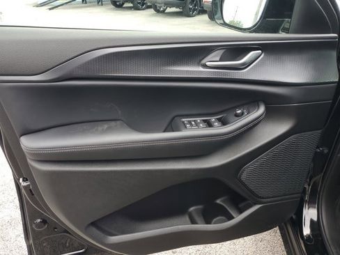 New 2025 Jeep Grand Cherokee L Altitude image 10