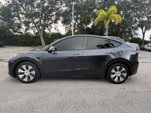 Used 2024 Tesla Model Y Long Range AWD/4WD image 4
