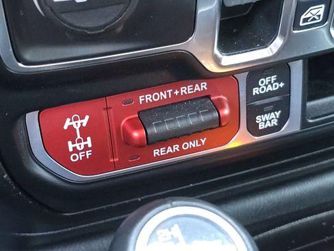 Used 2021 Jeep Gladiator Rubicon AWD/4WD image 7