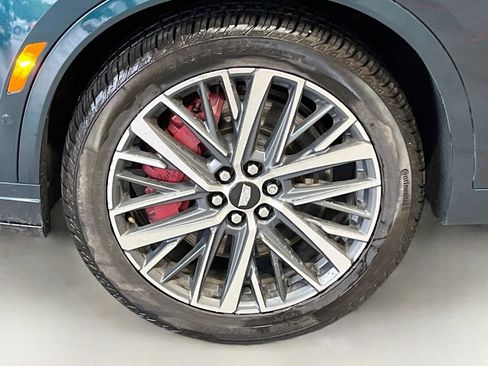 Used 2024 Cadillac XT6 Sport w/ Technology Package AWD/4WD image 34