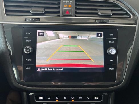 Used 2018 Volkswagen Tiguan SE w/ 3rd Row Seat Package image 15