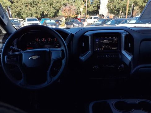 Used 2020 Chevrolet Silverado 1500 Custom w/ Custom Value Package image 17