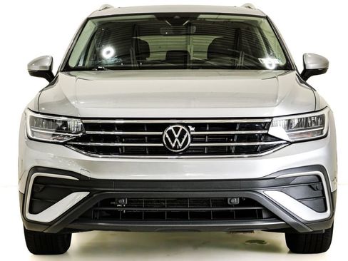 Used 2022 Volkswagen Tiguan SE AWD/4WD image 2