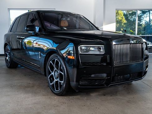 Used 2022 Rolls-Royce Cullinan Black Badge image 4