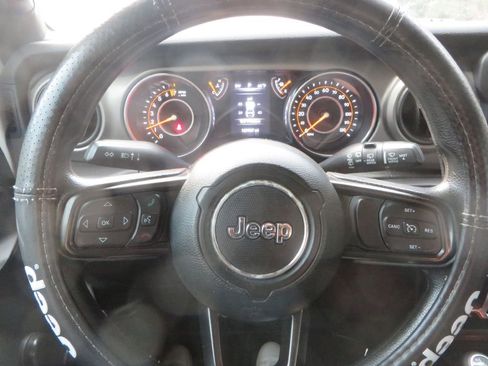 Used 2019 Jeep Wrangler Unlimited Sport image 15